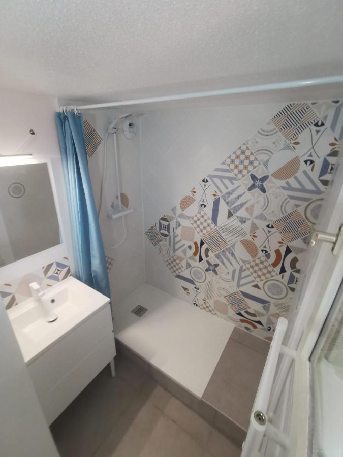 Appartement 2 chambres avec piscine face à la mer à La Coudouliere Six-Fours-les-Plages Esterno foto