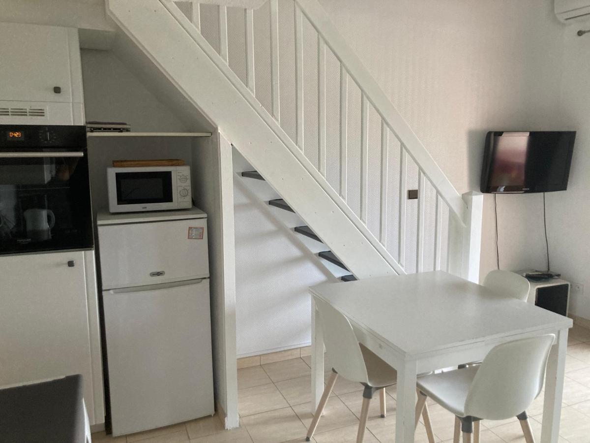 Appartement 2 chambres avec piscine face à la mer à La Coudouliere Six-Fours-les-Plages Esterno foto