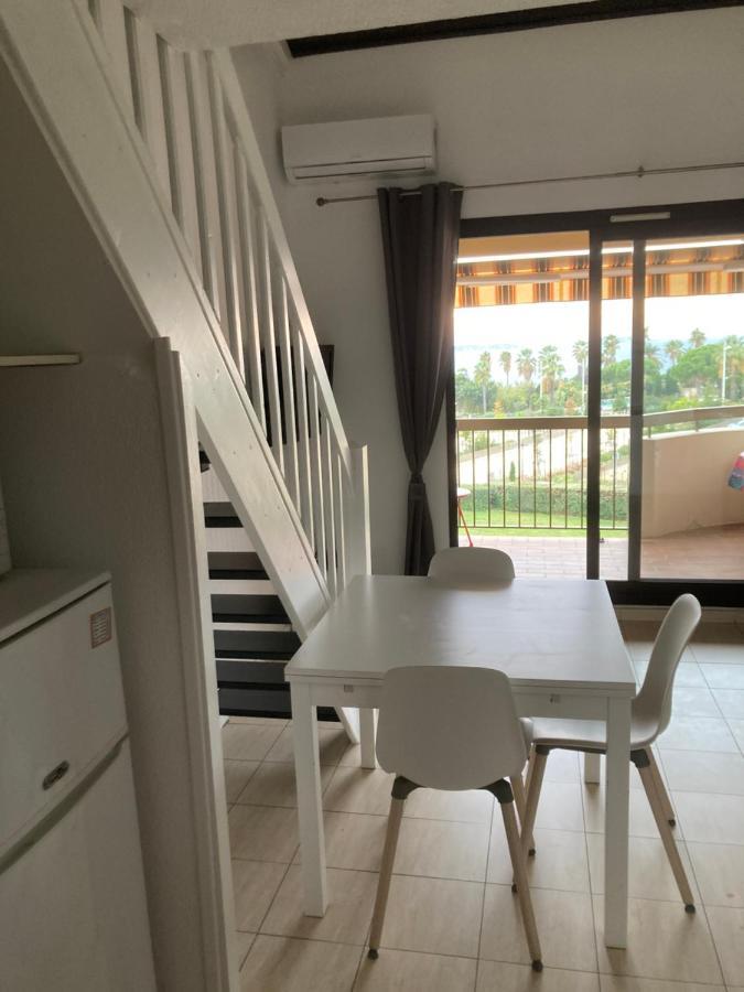 Appartement 2 chambres avec piscine face à la mer à La Coudouliere Six-Fours-les-Plages Esterno foto